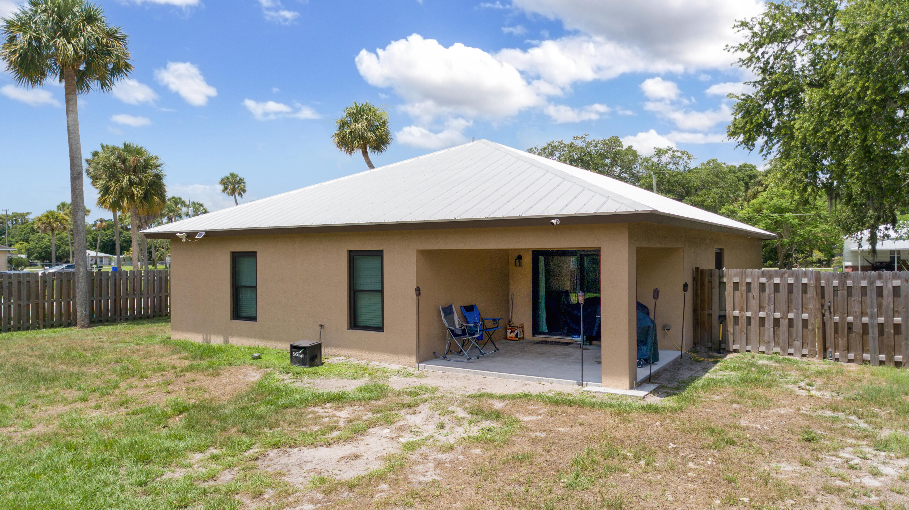809 Southwest 3rd Avenue Okeechobee, FL 34974 - Photo 25 of 29 Back Yard right