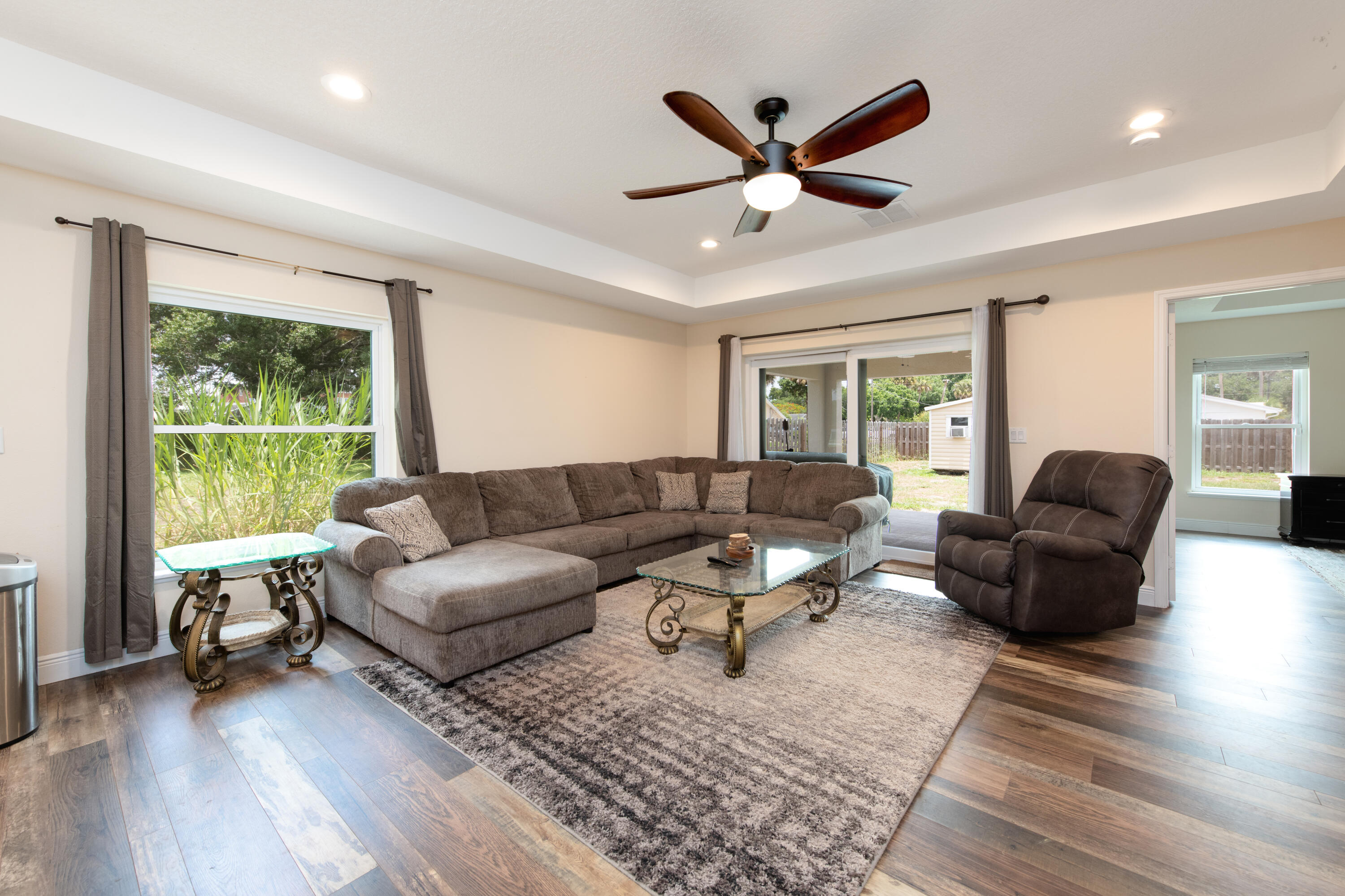 809 Southwest 3rd Avenue Okeechobee, FL 34974 - Photo 9 of 29 Living Room