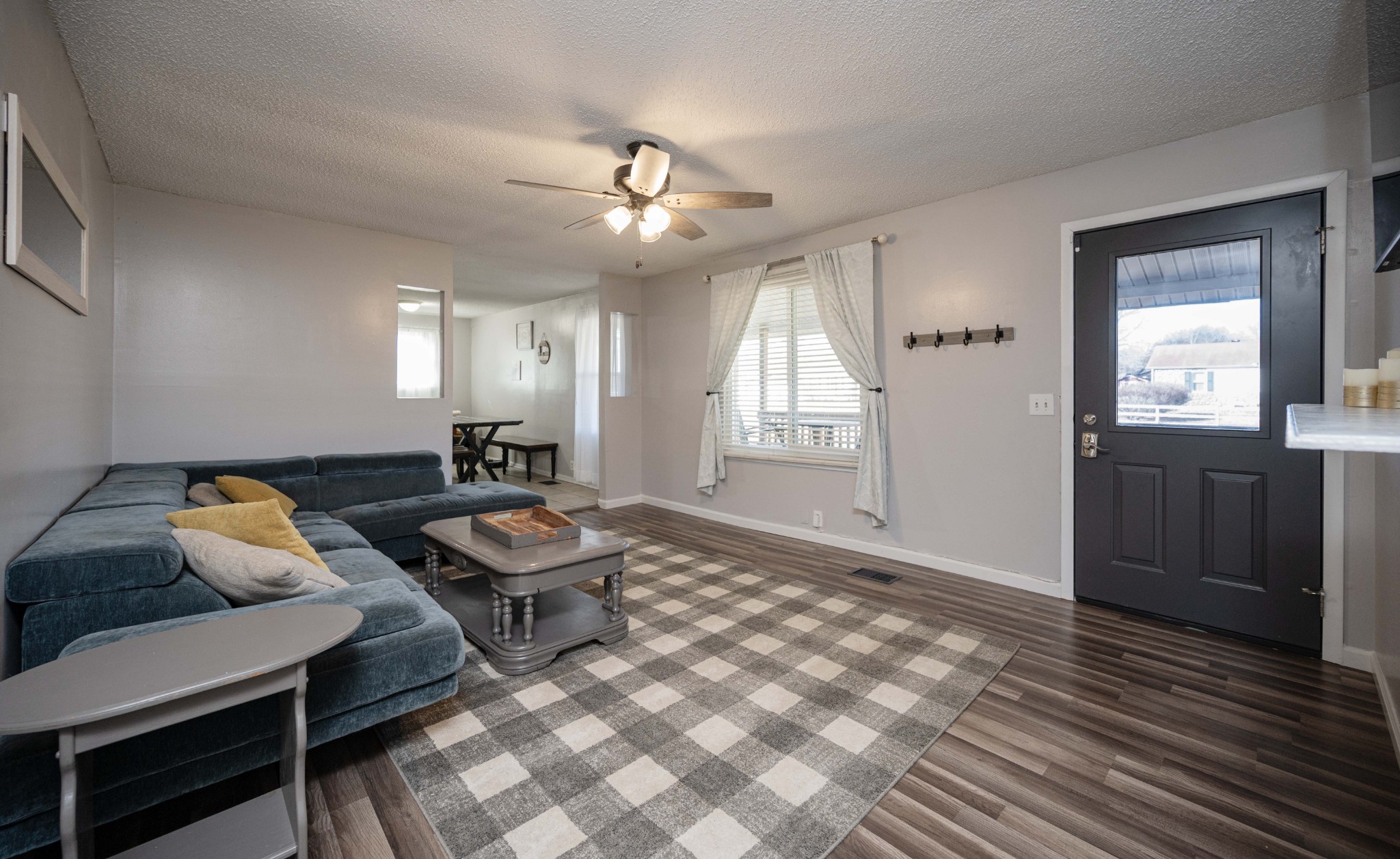 6620 Amanda Way Murfreesboro, TN 37129 - Photo 3 of 23 a living room with furniture and a wooden floor