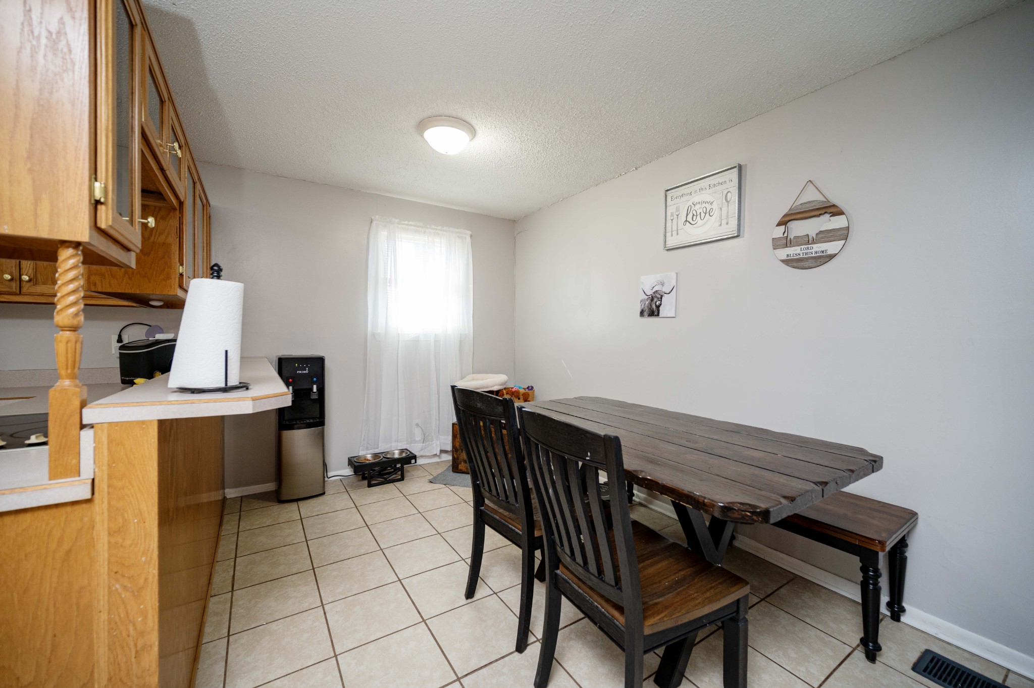 6620 Amanda Way Murfreesboro, TN 37129 - Photo 6 of 23 a view of a kitchen with a table and chairs
