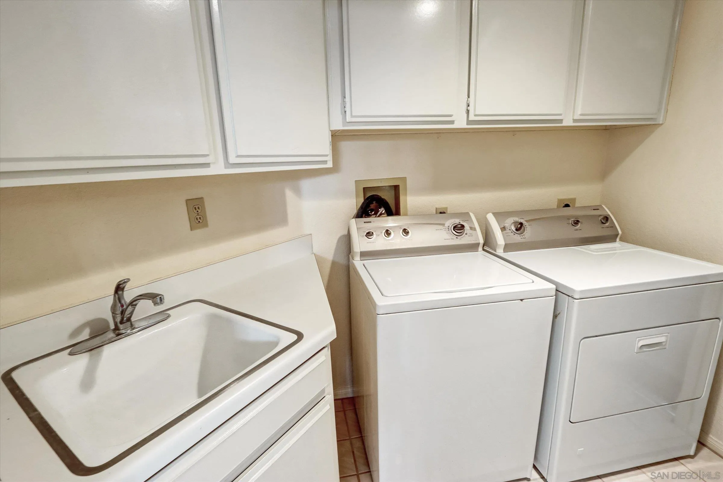 1840 Cabernet Drive Chula Vista, CA 91913 - Photo 21 of 66 a utility room with dryer and washer