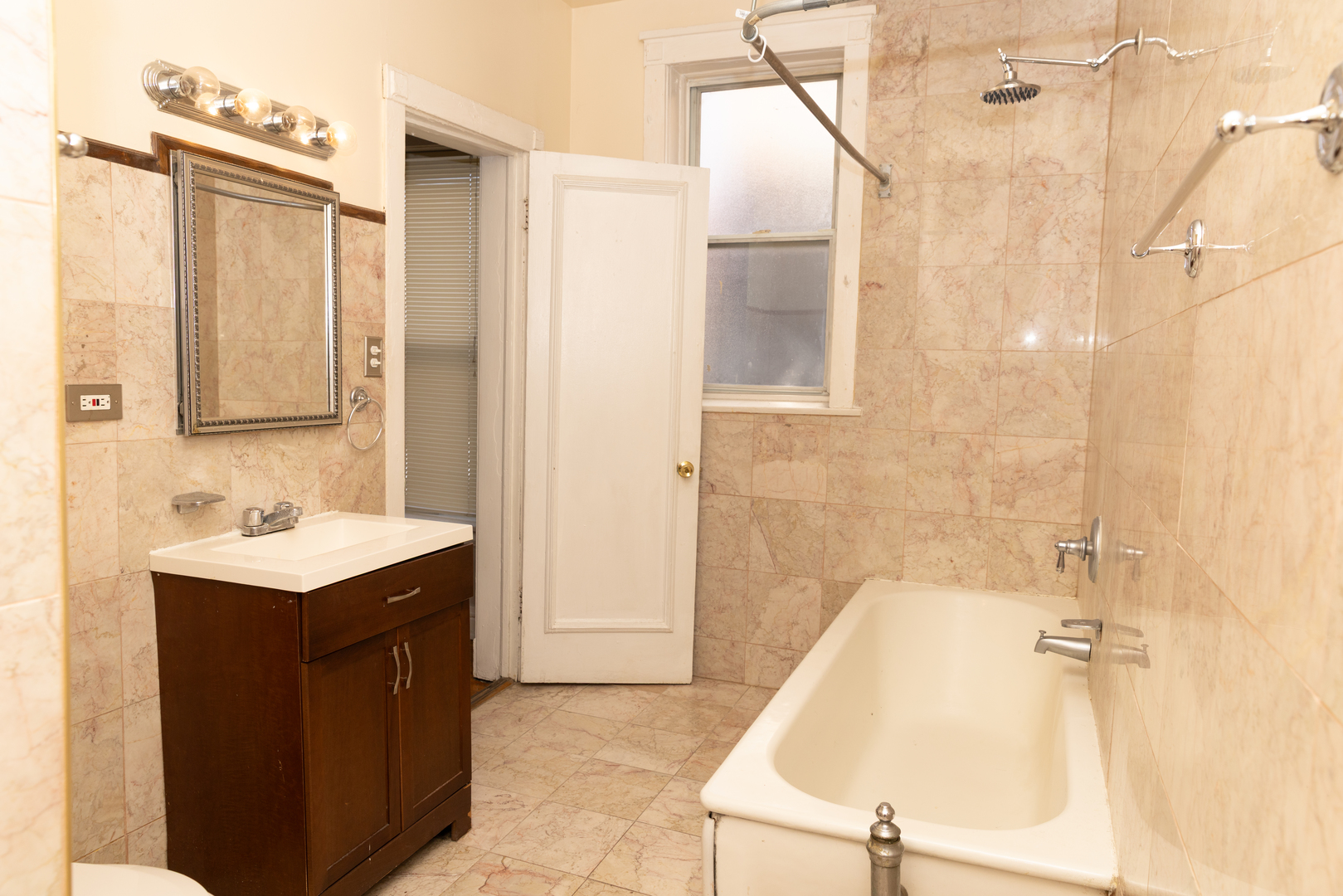 940 East 48th Street, Unit 3 Chicago, IL 60615 - Photo 7 of 13