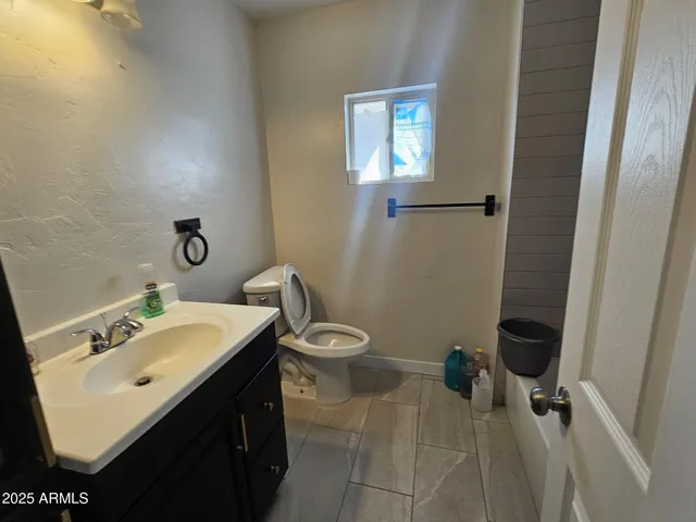 $2,400 | 819 East Apollo Road, Phoenix, AZ 85042