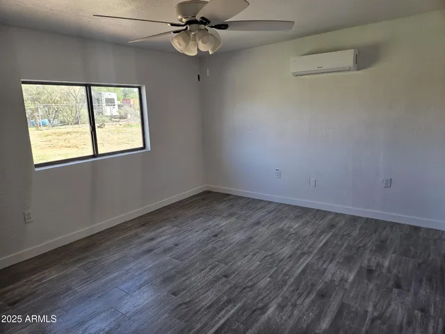 $2,400 | 819 East Apollo Road, Phoenix, AZ 85042