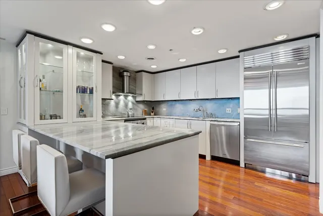 $1,024,500 | 180 East Pearson Street, Unit 4002, Chicago, IL 60611