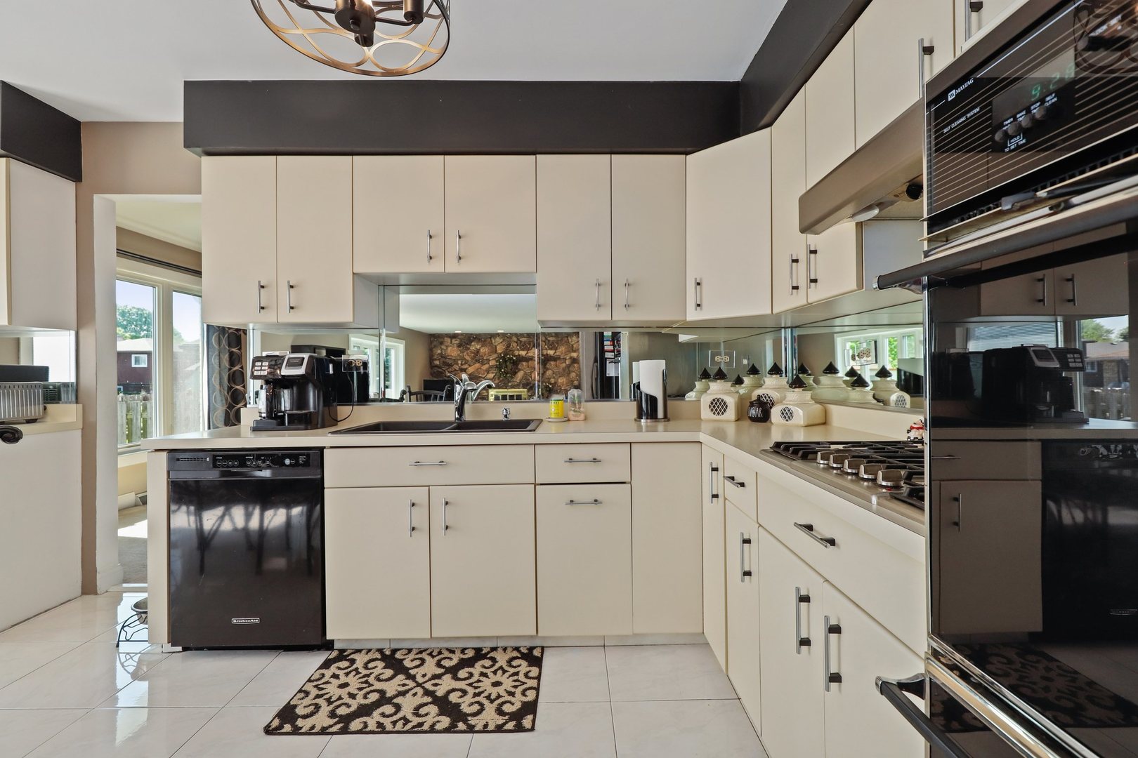 1221 Honey Hill Road Addison, IL 60101 - Photo 14 of 41