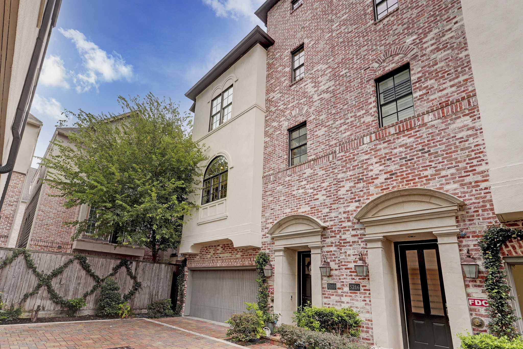5218 Crawford Street Houston, TX 77004 - Photo 1 of 22 Built by Lovett Homes in 2015.