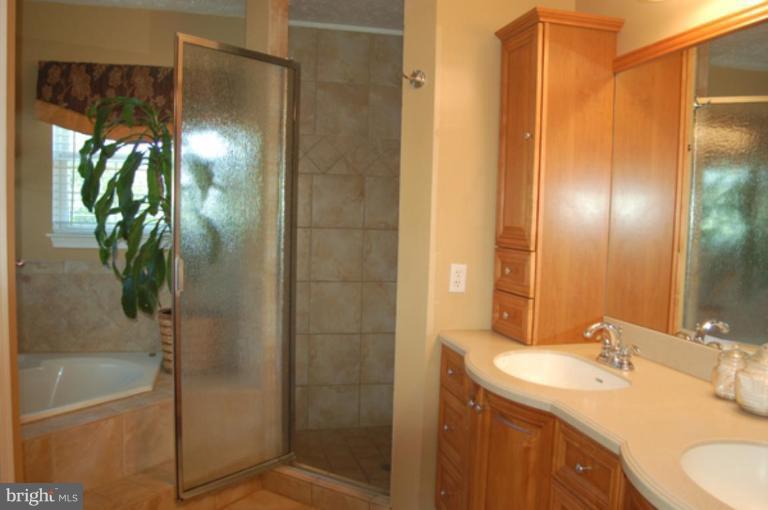 5802 Winding Ridge Way Frederick, MD 21704 - Photo 17 of 30 Master Bath