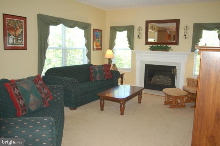 5802 Winding Ridge Way Frederick, MD 21704 - Photo 24 of 30 Living Room