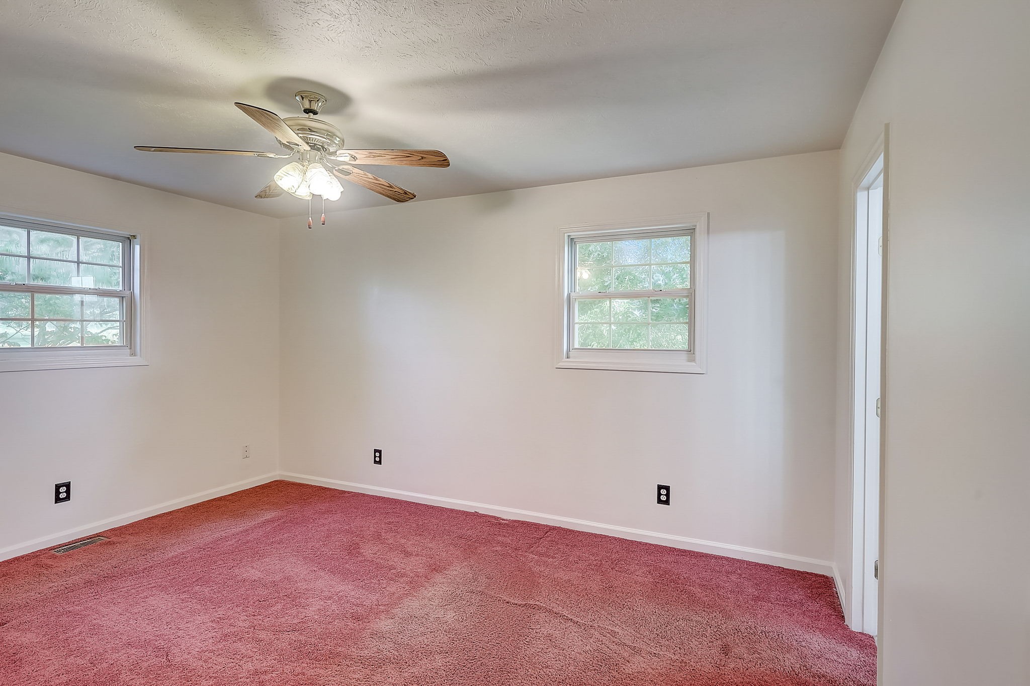 356 Howard Redmon Road Sparta, TN 38583 - Photo 31 of 68 a view of an empty room with a window
