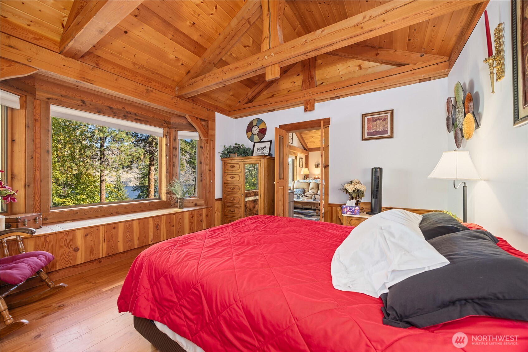 16495 South Lakeshore Road Chelan, WA 98816 - Photo 31 of 40 a bed sitting in a bedroom next to a window