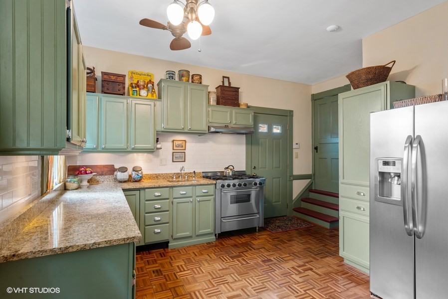4050 North Kenmore Avenue Chicago, IL 60613 - Photo 11 of 32 a kitchen with stainless steel appliances granite countertop a sink stove and refrigerator