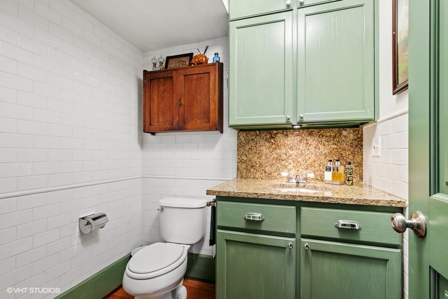 4050 North Kenmore Avenue Chicago, IL 60613 - Photo 13 of 32 a bathroom with a granite countertop sink and a toilet