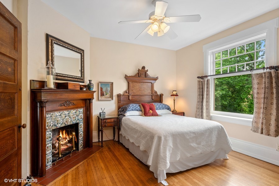 4050 North Kenmore Avenue Chicago, IL 60613 - Photo 17 of 32 a bedroom with a bed and a fireplace