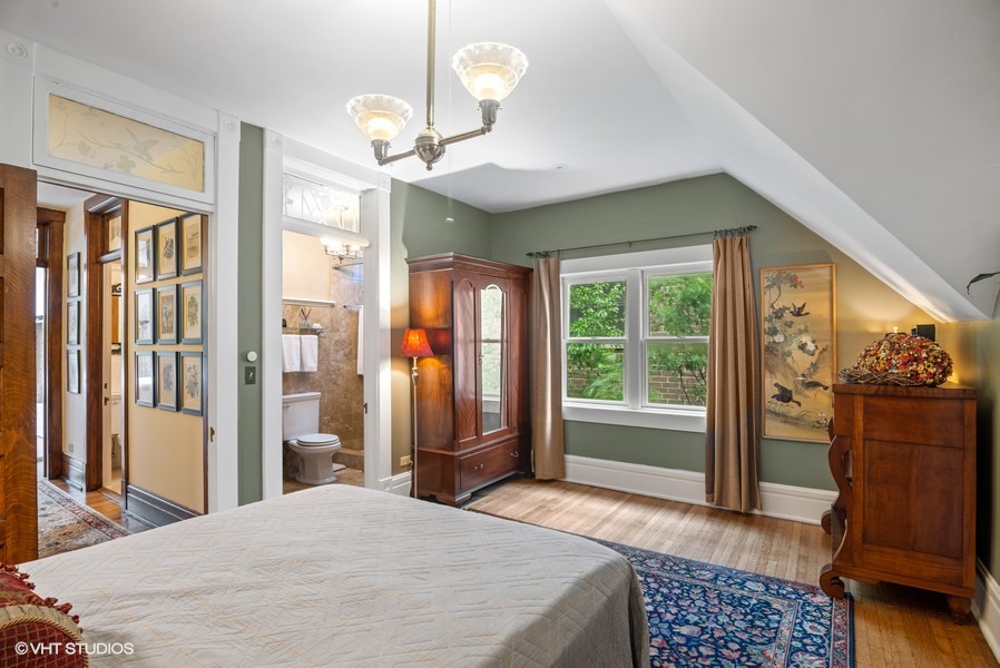 4050 North Kenmore Avenue Chicago, IL 60613 - Photo 21 of 32 a bedroom with a bed dresser and a window