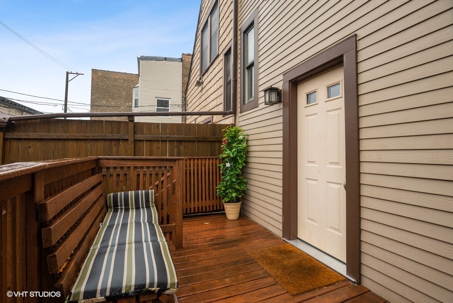 4050 North Kenmore Avenue Chicago, IL 60613 - Photo 30 of 32 a view of deck with patio