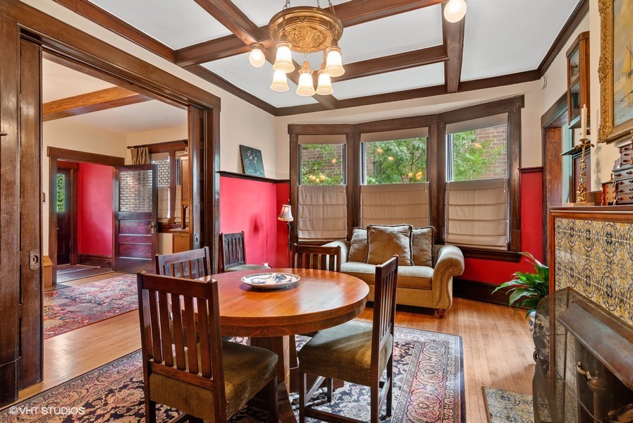 4050 North Kenmore Avenue Chicago, IL 60613 - Photo 9 of 32 a view of a dining room with furniture window and outside view