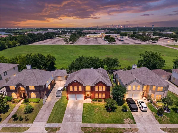 $449,000 | 13910 Sunset View Drive, Houston, TX 77083