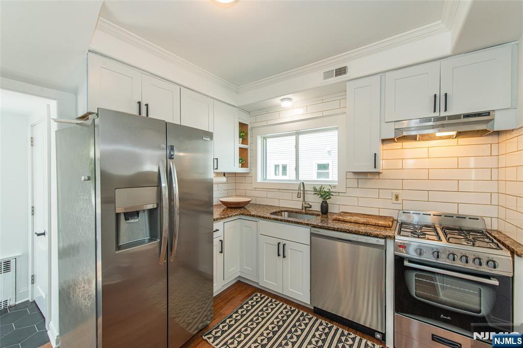 35 Howe Avenue Montclair, NJ 07042 - Photo 23 of 49