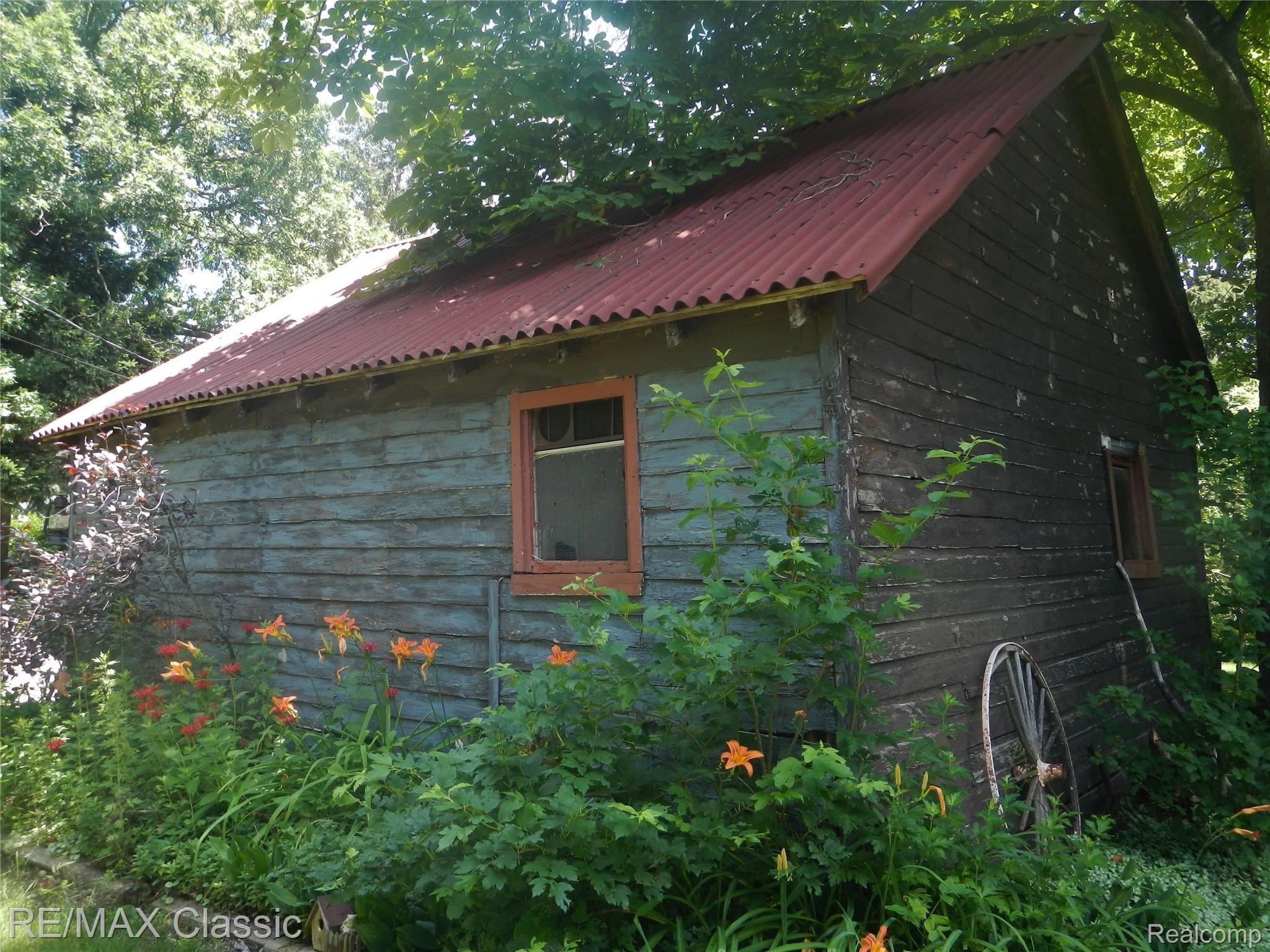 2605 Middle Road Highland, MI 48357 - Photo 3 of 8 DSCN6273 (2).JPG