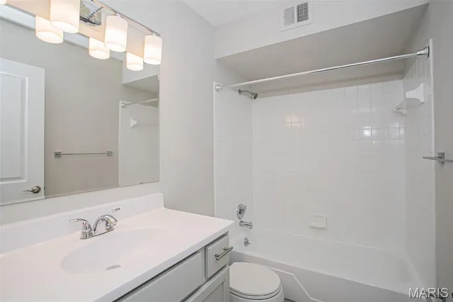 $2,250 | 528 Oakland Hills Drive, Chesterfield, MO 63017