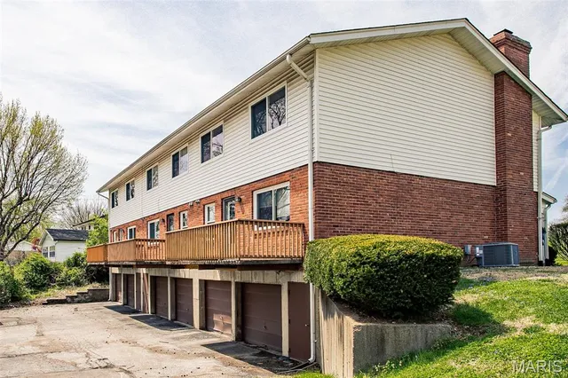 $2,250 | 528 Oakland Hills Drive, Chesterfield, MO 63017