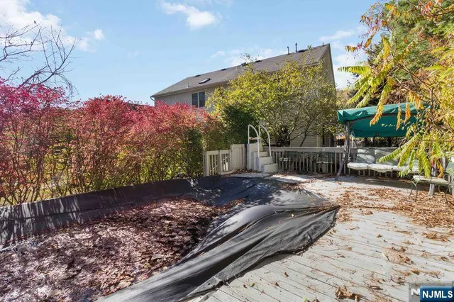 $775,000 | 2 Upper Lake Road, Oak Ridge, NJ 07438