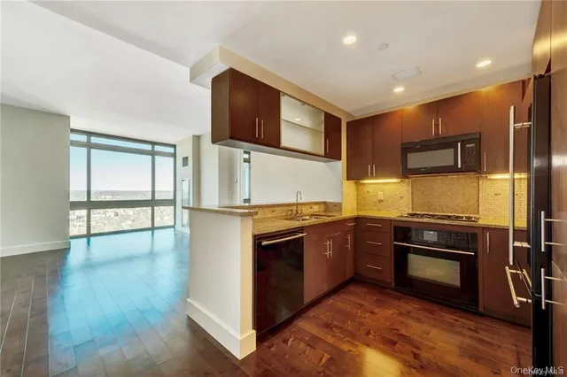 $449,000 | 175 Huguenot Street, Unit 2404, New Rochelle, NY 10801