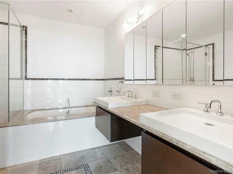 175 Huguenot Street, Unit 2404 New Rochelle, NY 10801 - Photo 7 of 8