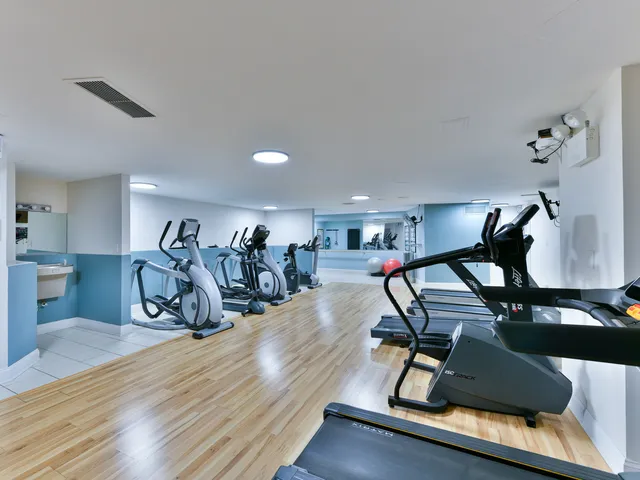 $169,900 | 3600 North Lake Shore Drive, Unit 216, Chicago, IL 60613