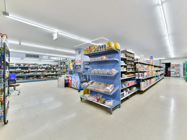 $169,900 | 3600 North Lake Shore Drive, Unit 216, Chicago, IL 60613