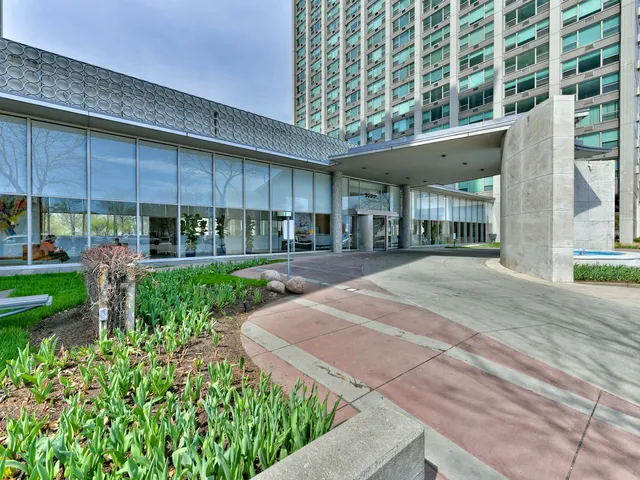 $169,900 | 3600 North Lake Shore Drive, Unit 216, Chicago, IL 60613