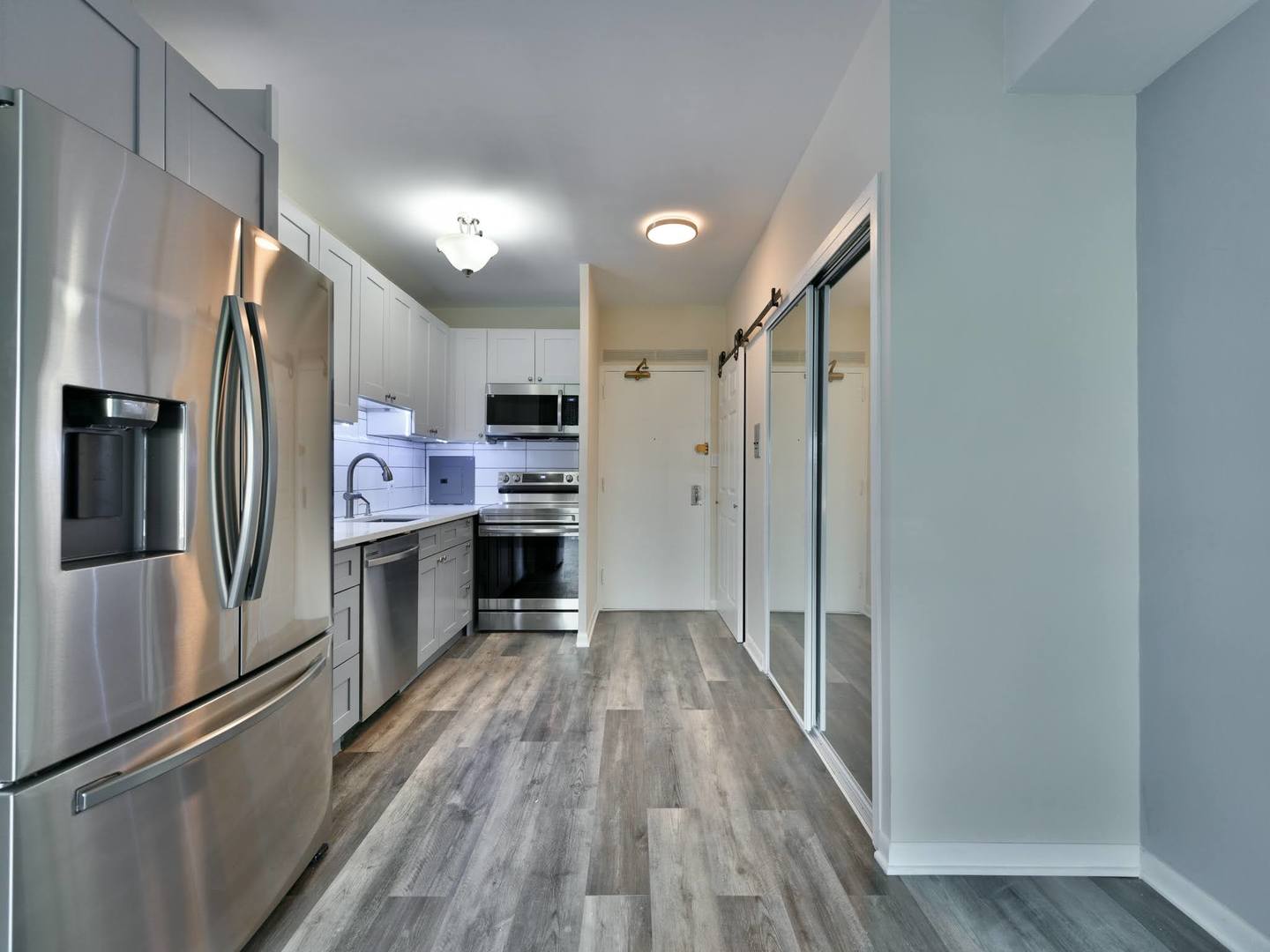 3600 North Lake Shore Drive, Unit 216 Chicago, IL 60613 - Photo 3 of 19
