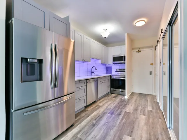 $169,900 | 3600 North Lake Shore Drive, Unit 216, Chicago, IL 60613