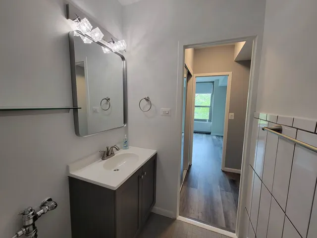 $169,900 | 3600 North Lake Shore Drive, Unit 216, Chicago, IL 60613