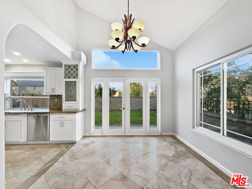 28547 Heather Lane Castaic, CA 91384 - Photo 15 of 31