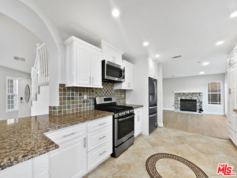 28547 Heather Lane Castaic, CA 91384 - Photo 17 of 31