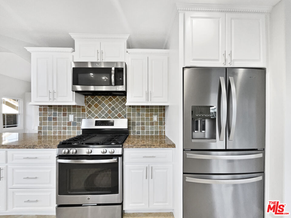 28547 Heather Lane Castaic, CA 91384 - Photo 18 of 31