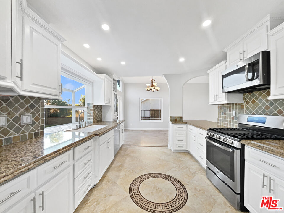 28547 Heather Lane Castaic, CA 91384 - Photo 19 of 31