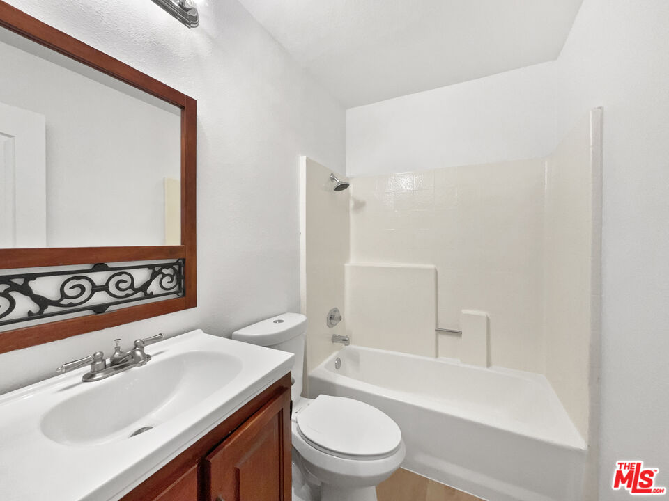 28547 Heather Lane Castaic, CA 91384 - Photo 22 of 31