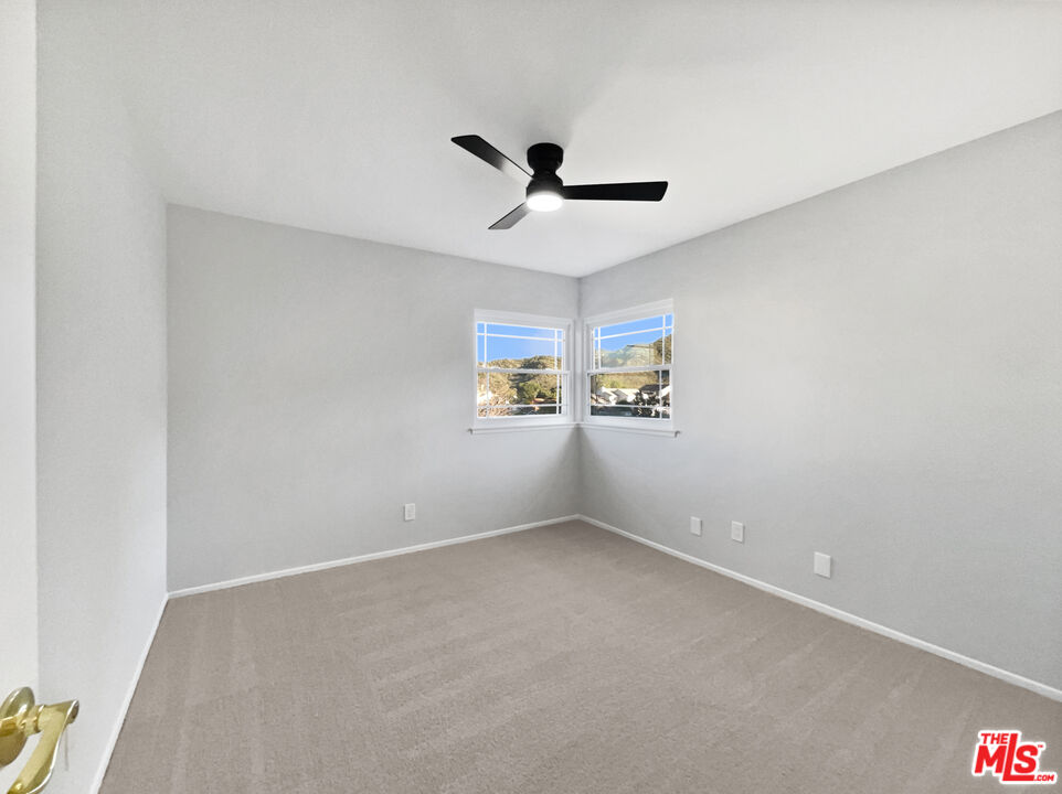 28547 Heather Lane Castaic, CA 91384 - Photo 27 of 31