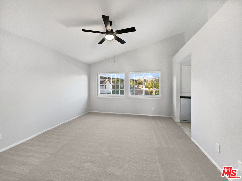 28547 Heather Lane Castaic, CA 91384 - Photo 28 of 31