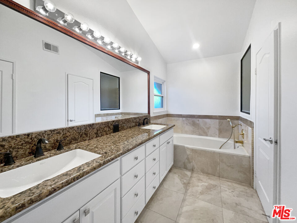 28547 Heather Lane Castaic, CA 91384 - Photo 29 of 31