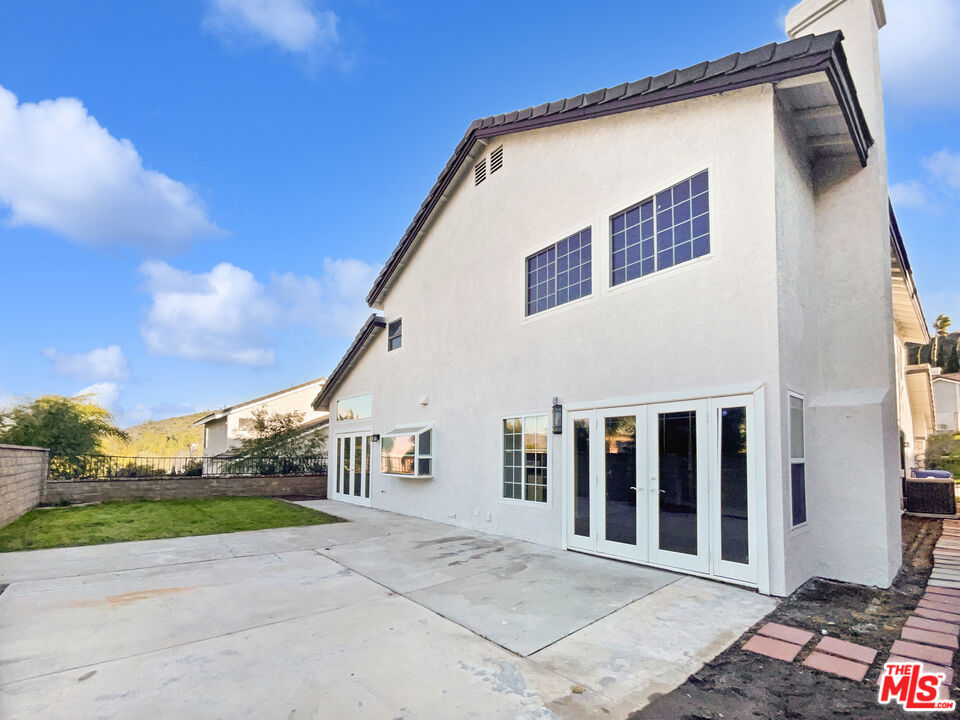 28547 Heather Lane Castaic, CA 91384 - Photo 5 of 31