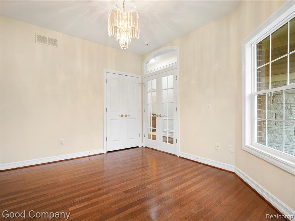 603 Poplar Court Rochester Hills, MI 48306 - Photo 4 of 26