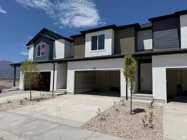 $379,900 | 621 East Ryegrass Drive, Unit 311, Eagle Mountain, UT 84005