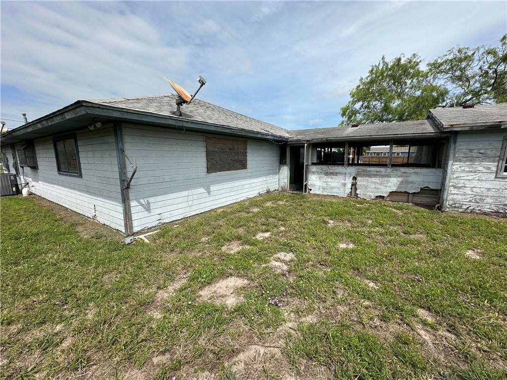 417 Linnet Courts Corpus Christi, TX 78418 - Photo 16 of 20 a house view with a outdoor space