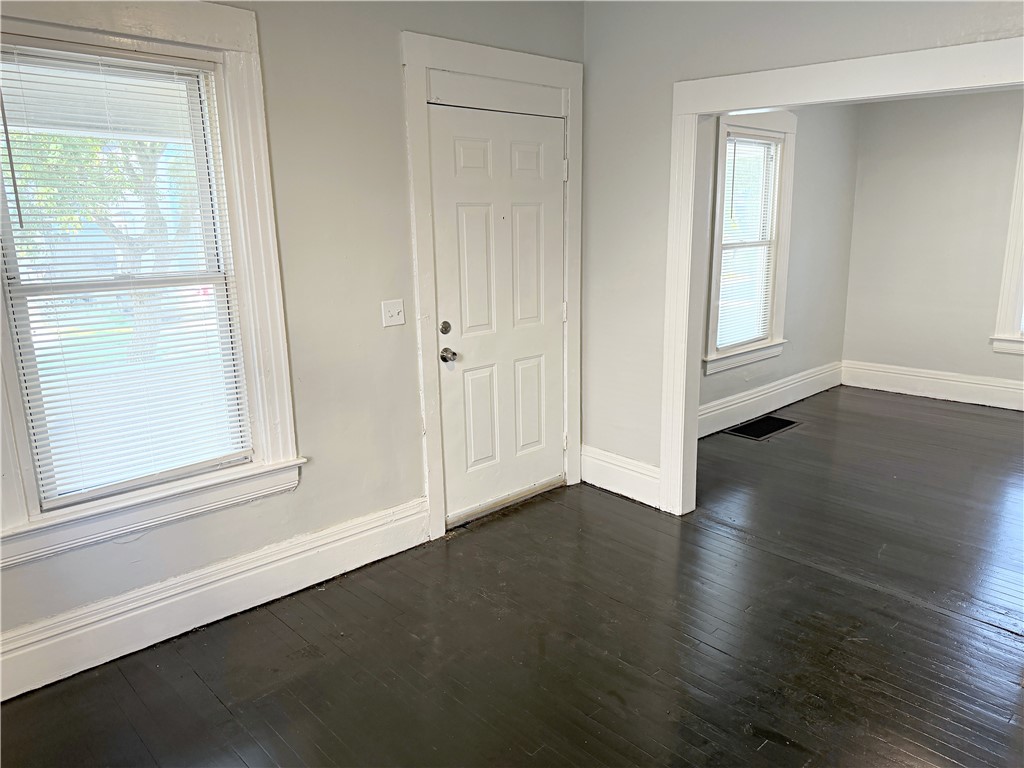158 Mohawk Street Rochester, NY 14621 - Photo 3 of 10 Gallery Image 3