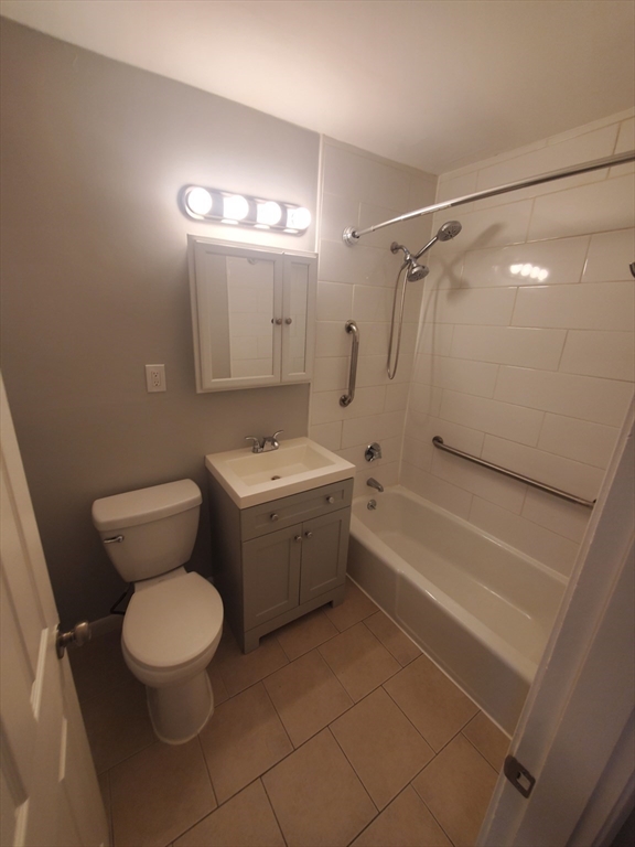 215 Pearl Street, Unit 8 Stoughton, MA 02072 - Photo 11 of 18 a bathroom with a toilet a sink and bathtub