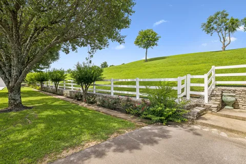 $2,295,000 | 1731 Nashville Highway, Columbia, TN 38401